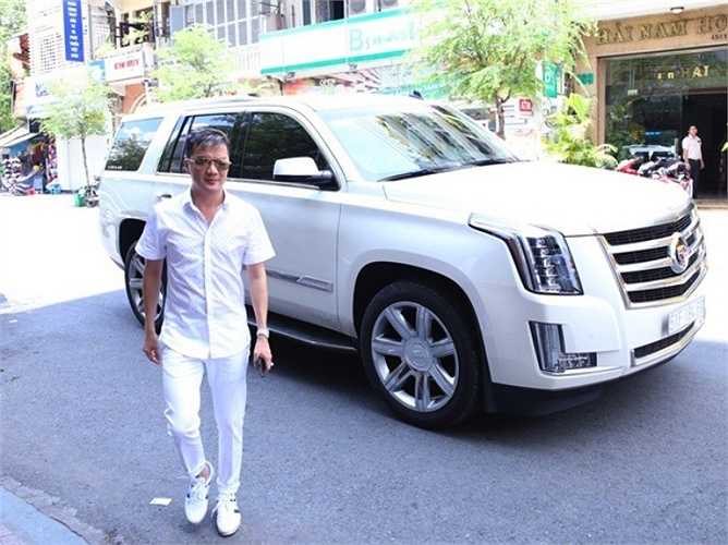 Một chuyên gia về xe tiết lộ, chiếc xe hơi này của Mr. Đàm thuộc một dòng xe sang, có giá trị khoảng 5,5 tỷ đồng. 