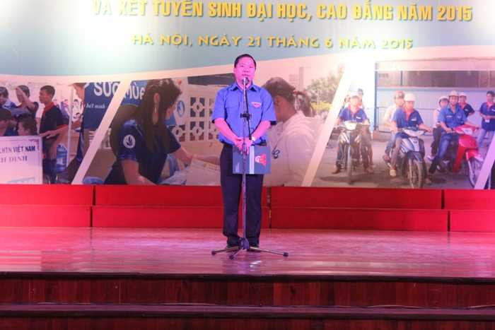 Sinh viên tình nguyện 'trực chiến' ở 38 cụm thi quốc gia