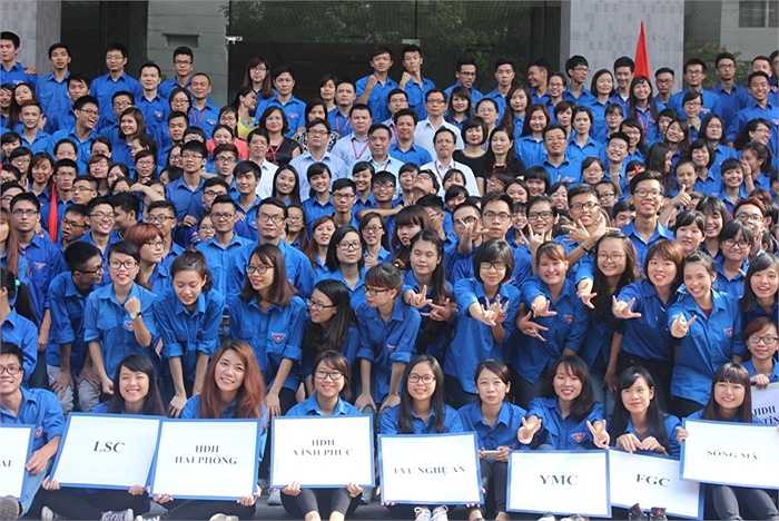 Lễ ra quân chương trình 'Mùa hè xanh 2015' có 500 bạn sinh viên tham gia hưởng ứng.