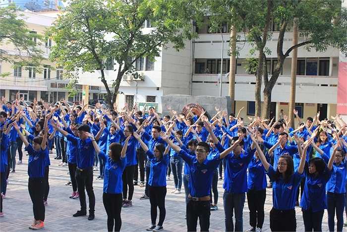 'Mùa hè xanh 2015' đã thu hút đông đảo các bạn sinh viên đăng ký tham gia và nhận được sự hưởng ứng nhiệt tình từ thầy, cô giáo.