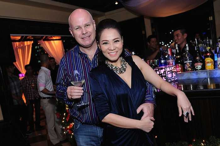 Thu Minh được chồng Tây chiều chuộng hết mực. Otto thường xuyên 'hộ tống' cô đi diễn, làm giám khảo, quay show… 