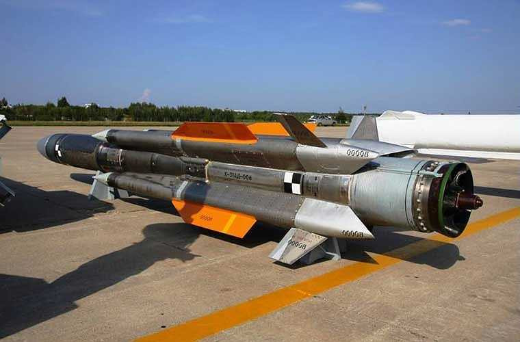  Tên lửa chống hạm Kh-31A nặng 610kg, dài 4,7m, đường kính thân 0,36m, lắp đầu đạn thuốc nổ nặng 94kg. 