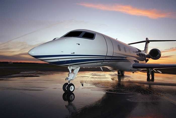 Máy bay phản lực mà ông trùm truyền thông sở hữu mang tên G650 và là hàng độc quyền dành cho ông. Giá của nó lên tới 84 triệu USD. 