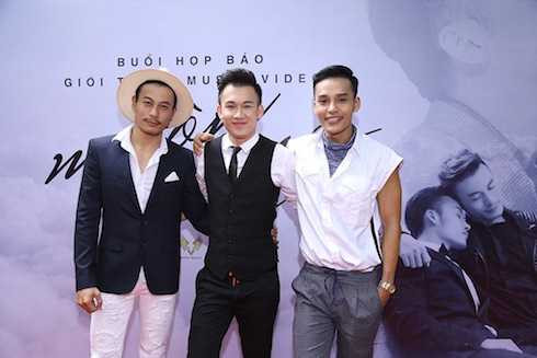 Dương Triệu Vũ và hai nhân vật trong MV.