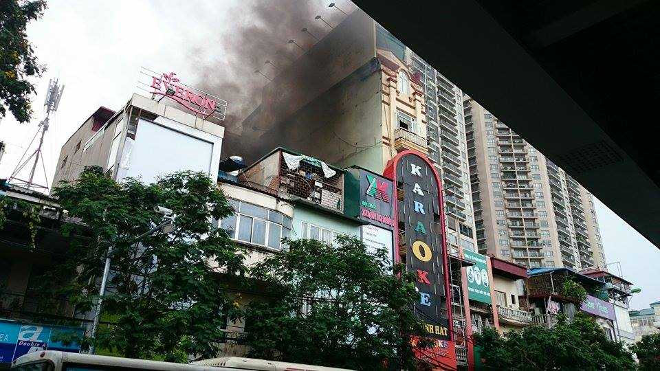 Hà Nội: Cháy lớn công ty nội thất trên phố Láng Hạ