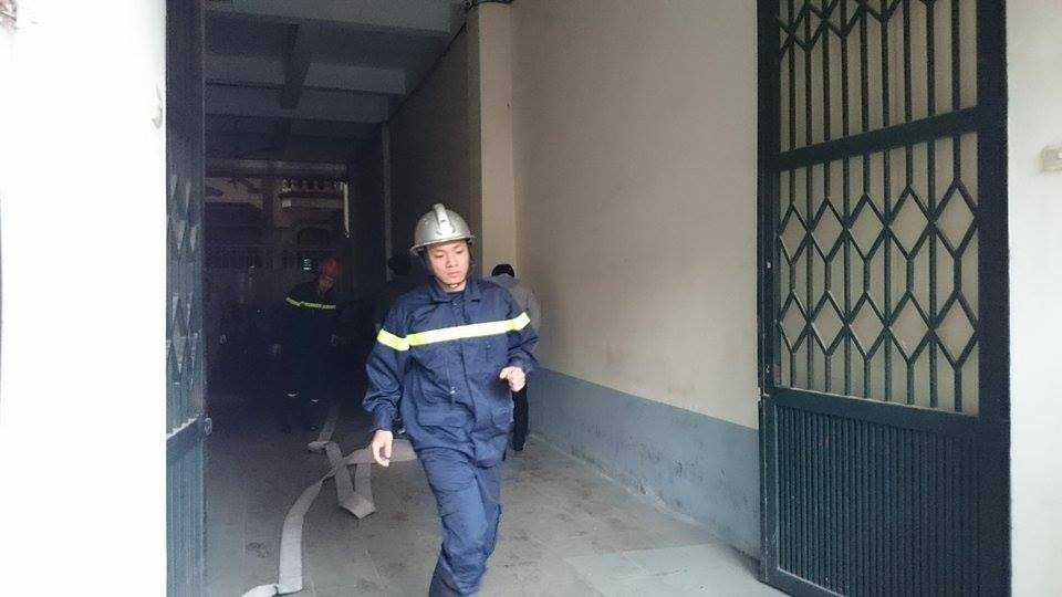 Hà Nội: Cháy lớn công ty nội thất trên phố Láng Hạ