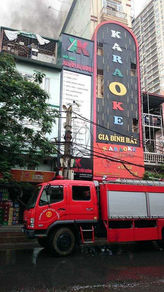 Hà Nội: Cháy lớn công ty nội thất trên phố Láng Hạ