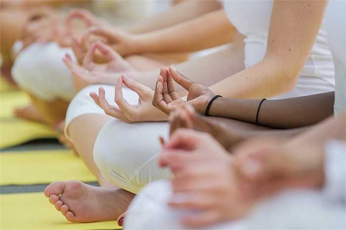 Những người tập yoga ở Paris, Pháp