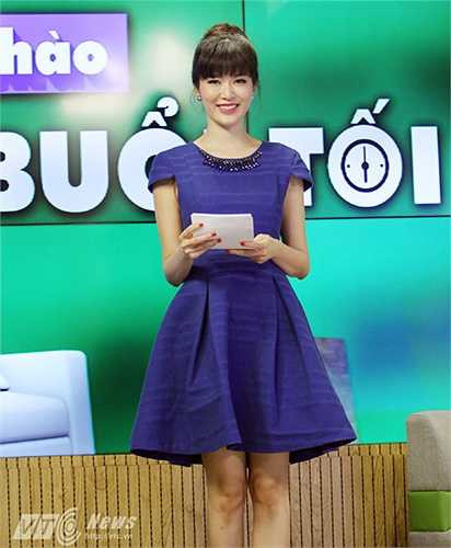 Tuy nhiên điều mà cô chú tâm nhất đó là phải chuẩn bị được một tinh thần nghiêm túc nhưng thoải mái, dễ chịu, tạo cho 'Chào buổi tối' một bầu không khí thực sự thích hợp.