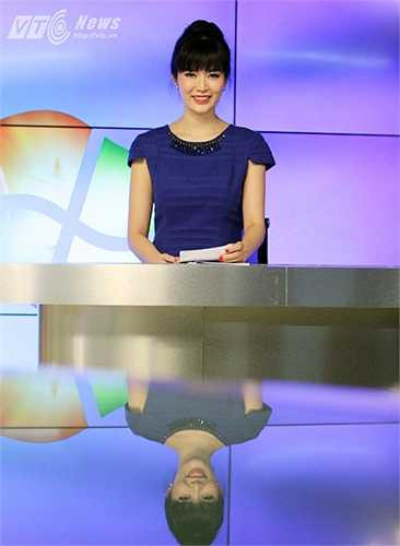 Hoa hậu Việt Nam năm 1994 chia sẻ, điều khiến cô cảm thấy 'sợ' nhất khi làm Chào buổi tối đó là nói nhịu trong lúc dẫn, xử lý tình huống không tốt khi trò chuyện với khách mời hay trang điểm rồi vẫn thấy phờ phạc, làm xấu đi hình ảnh của cả chương trình.