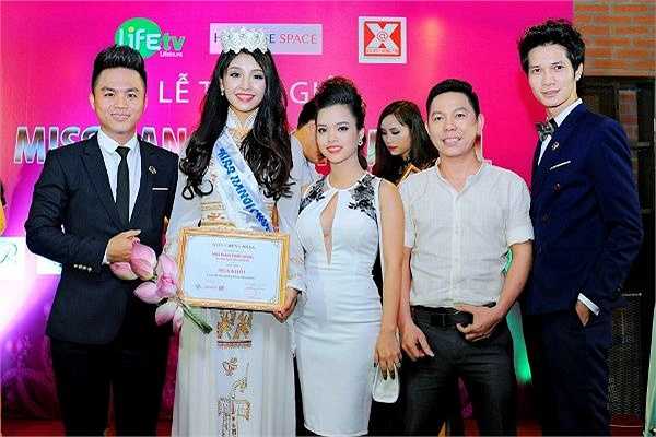 Thanh Tú cho biết sau khi đăng quang ngôi vị Hoa khôi Miss Ha Noi Photo Model thì cô vẫn tập trung vào việc học văn hóa, học nhảy và tham gia nhiều hoạt động của trường 