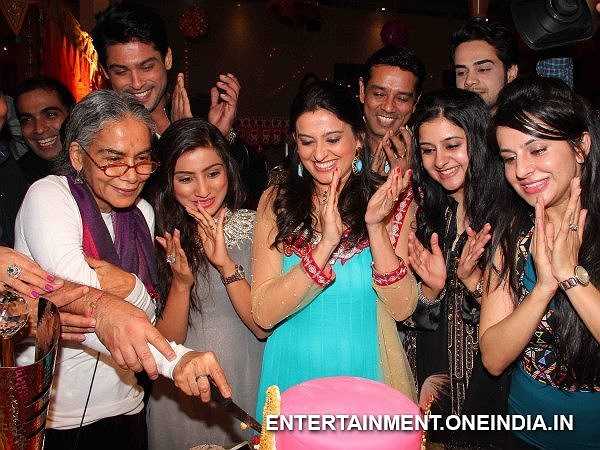 Ngay sau khi biết phim dài gần 2.000 tập, trên các diễn đàn phim ảnh, nhiều khán giả phàn nàn rằng, phim quá dài và khó có thể theo dõi cho đến kết phim vì phải mất đến... 3 năm.