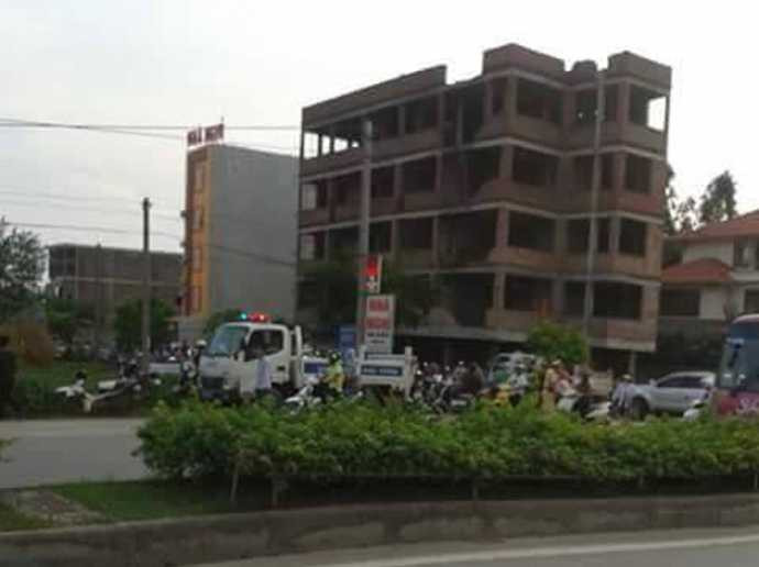 Nữ Chủ tịch xã đi du lịch, chồng tử vong khi vào nhà nghỉ với gái lạ