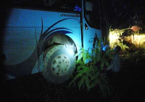 Ôtô chơi vơi bên vực thẳm, 50 hành khách hoảng loạn