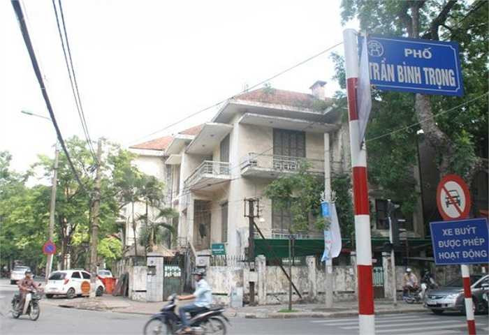 Ngôi biệt thự hàng nghìn mét vuông mặt tiền đẹp phố Nguyễn Du