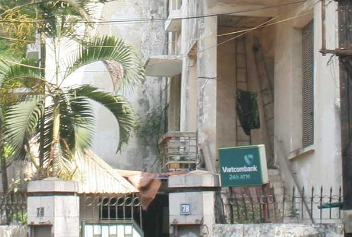 Trước đây địa điểm này từng là trụ sở của một ngân hàng