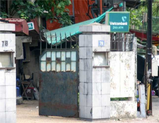 Hiện trạng trước cửa ngôi nhà