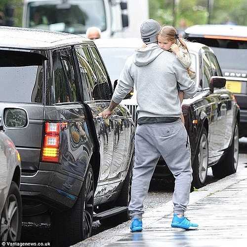 Hình ảnh một ông bố đảm đang