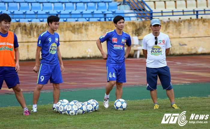Công Phượng tập nhẹ chiều qua