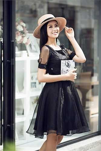 Trang phục xuyên thấu giúp người đẹp khoe được vẻ sexy.