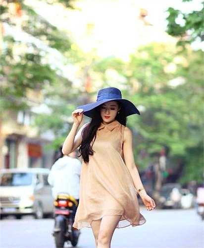 Thần tượng của Á khôi tài sắc này là cô Kim Tiến và chú Lại Văn Sâm.