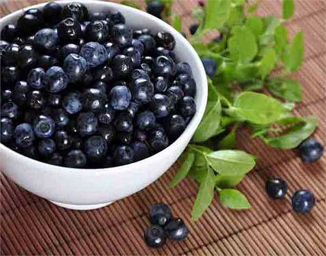 Tăng hứng khởi cho ngày mới: Việc bắt đầu một ngày phụ thuộc phần lớn vào thực phẩm bạn ăn vào buổi sáng. Ăn trái cây vào buổi sáng sẽ cung cấp đường tự nhiên cho cơ thể, giúp bạn cảm thấy tự tin và lạc quan hơn. Trái cây chứa đường tự nhiên và chất xơ giúp tăng năng lượng tinh thần để tăng hứng khởi cho bạn.