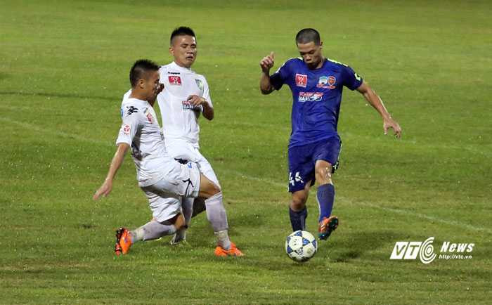 Công Phượng luôn bị theo sát