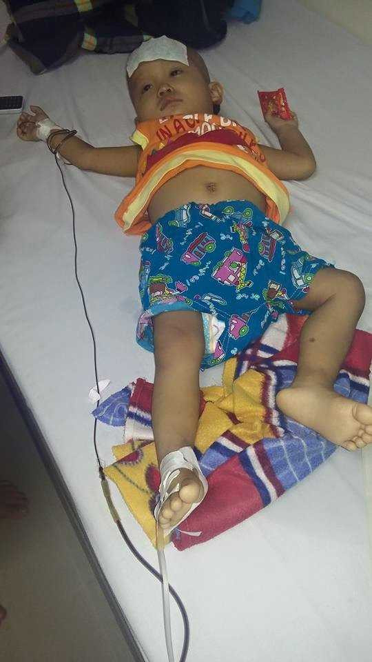 Buốt lòng con trai hai tuổi mắc bệnh hiểm nghèo