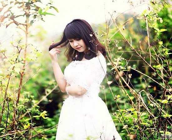 Đảm nhận bộ môn Toán khối lớp 6 và 8, cô giáo sinh năm 1993 trở thành đồng nghiệp với bố của mình - thầy Bùi Mạnh Cường, cũng là giáo viên dạy Toán. 