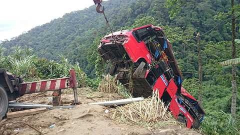 xe khách, giường nằm, lao xuống vực sâu, đèo Lò Xo, thương vong, Quảng Nam
