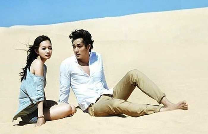 Trên thực tế, So Ji Sub không đến Việt Nam một mình mà đi cùng nữ diễn viên Shin Min Ah. Cặp đôi thực hiện bộ ảnh quảng cáo cho một hãng thời trang trên những đồi cát và bãi biển tuyệt đẹp ở Mũi Né. 
