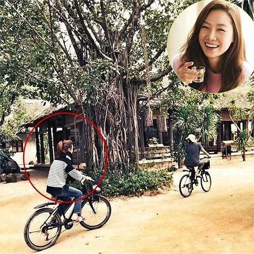 Tháng 2, người quản lý của Gong Hyo Jin đăng lên blog tấm hình ngôi sao The Master's Sun đạp xe đi thăm thú khung cảnh làng quê Việt Nam. Đây là hình ảnh của Gong Hyo Jin trong chuyến đi chụp ảnh cho tạp chí InStyle số tháng 2 tại thành phố biển Nha Trang. 