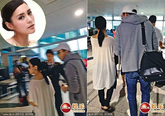 Tháng 2/2013, Chung Hân Đồng có một kỳ nghỉ cùng bạn trai ở Việt Nam nhân dịp lễ tình nhân. Không chỉ có những giây phút thảnh thơi đi thăm các di tích chiến tranh ở Sài Gòn, cô ca sỹ 32 tuổi còn có kỷ niệm 'đáng nhớ' với vùng đất này, đó là bị giật điện thoại trong ngày thứ 2 của hành trình. Dù bạn trai đã cố đuổi theo tên cướp nhưng cặp đôi đành bất lực vì lúng túng với giao thông Việt Nam. Ảnh: et21cn.com. 