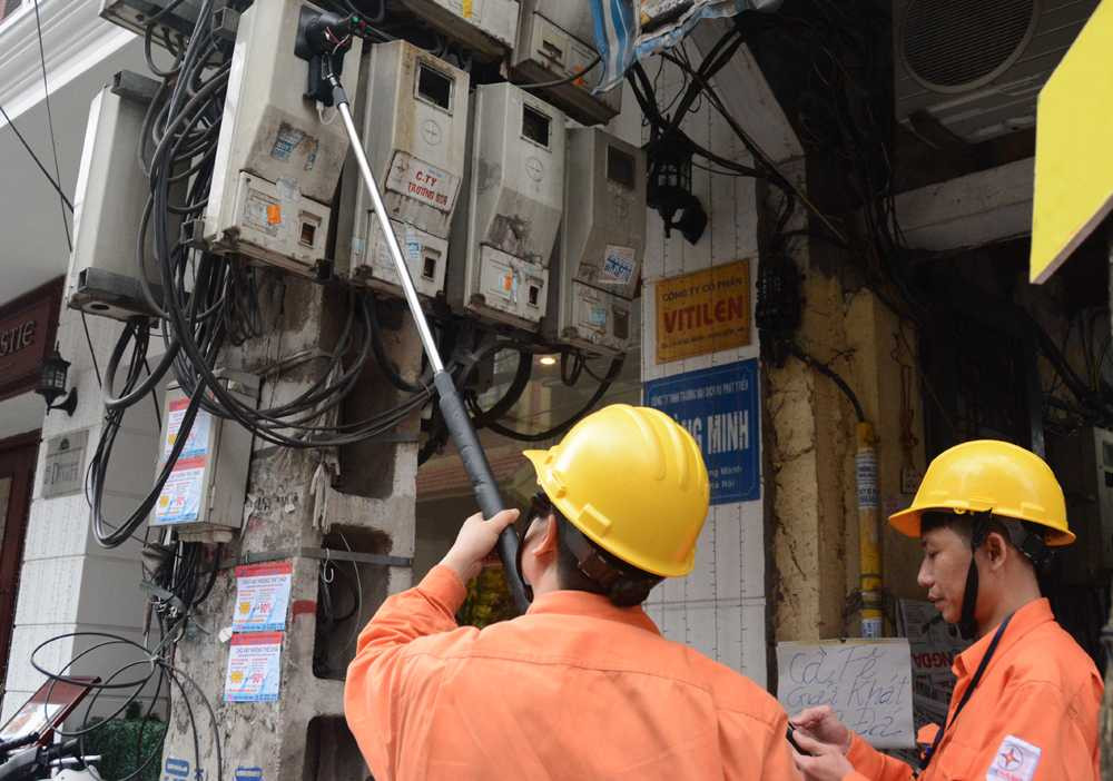 Choáng váng tiền điện tăng gấp 8 lần: EVN cần giải quyết khiếu nại đàng hoàng hơn