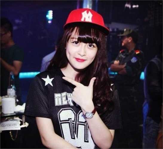 Bạn bè gọi cô là 'Trang kính hồng' vì ấn tượng đầu tiên vào lớp 10 là trên người từ đầu đến chân toàn màu hồng.