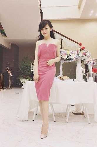 Cô thường tự trang điểm cho bản thân, vì đó cũng là một trong những sở thích rất lớn của cô.