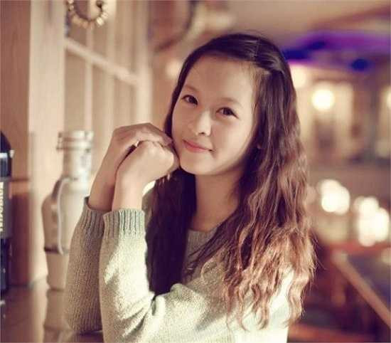 Với dáng người nhỏ nhắn, xinh xắn và phong cách ăn mặc đẹp, Trang luôn gây được sự chú ý từ phía đối diện.