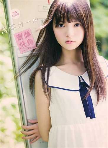 Asuka Saito, nickname là Ashurin, là thành viên ít tuổi nhất trong thế hệ đầu tiên của Nogizaka46 - nhóm nhạc đối thủ của AKB48.