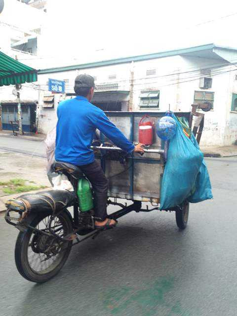 Tri hô có mìn trong khu dân cư, trăm người tháo chạy khỏi nhà