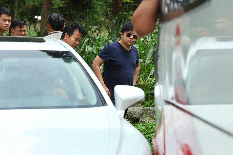 Xe Lexus chở ca sĩ Quang Lê gây tai nạn ở SaPa