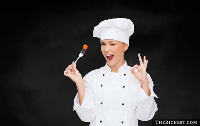 Đầu bếp. Mặc dù đứng bếp trong các gia đình thường là người vợ nhưng trên thực tế, tại các nhà hàng khách sạn, bếp trường hầu hết đều là đàn ông. Cũng không thể khẳng định là đàn ông nấu ăn ngon hơn phụ nữ, tuy nhiên, có thể là họ có một chút tinh tế nhất định 