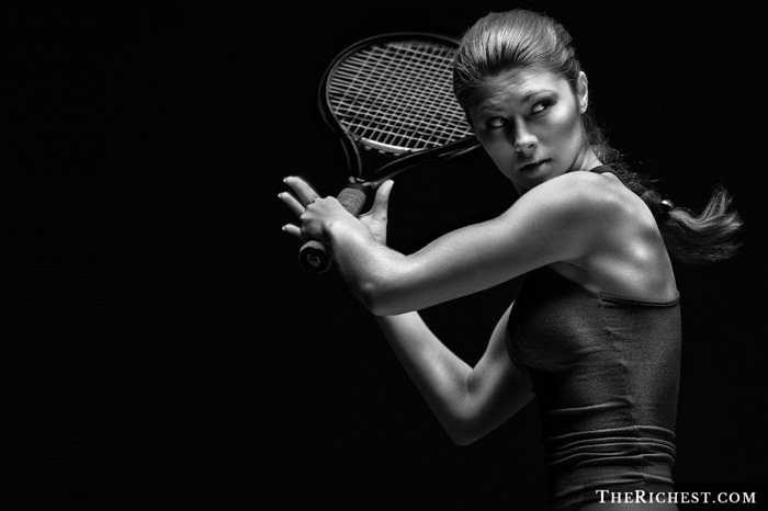 Vận động viên thể thao chuyên nghiệp. Rất khó để các nữ vận động viên có thể theo đuổi sự nghiệp của mình trong nhiều năm như nam giới thường làm. Thường là những lý do như chăm lo gia đình hay sức khỏe giảm sút nhanh chóng sau 30 tuổi là đủ để phụ nữ từ bỏ công việc này