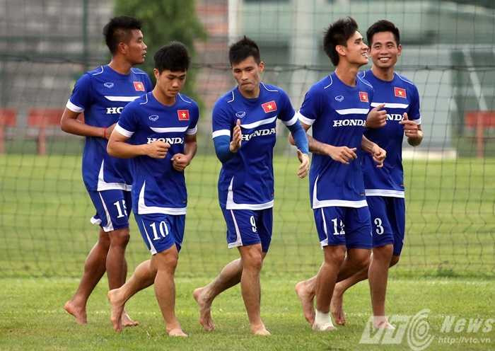 Công Vinh chỉ bảo Công Phượng