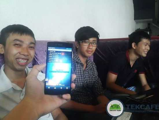 Nhóm lập trình viên TekCafe đã root thành công Bphone chiều ngày 26/6. Ảnh: TeckCafe.