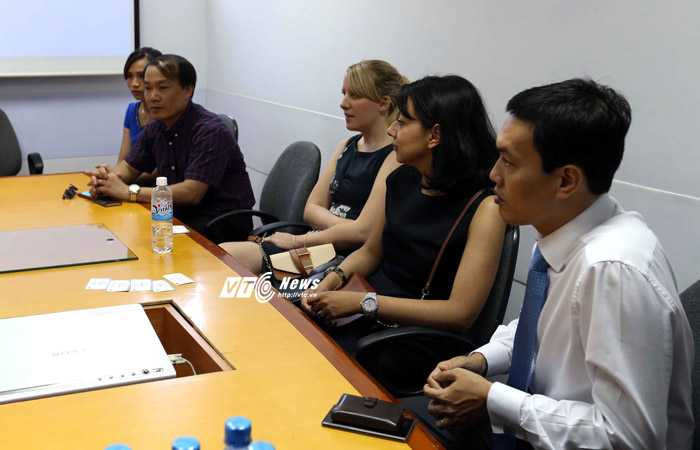 Đại diện Man City làm việc cùng ban giám đốc bệnh viện Việt Pháp