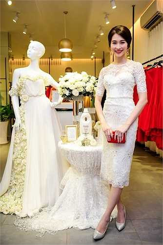 Hai tác phẩm mà Đặng Thu Thảo mê mẩn. Khi được hỏi người đẹp chia sẻ 'Tôi vô cùng tâm đắc với câu nói 'Sự thanh lịch là vẻ đẹp không bao giờ tàn phai của Audrey.'