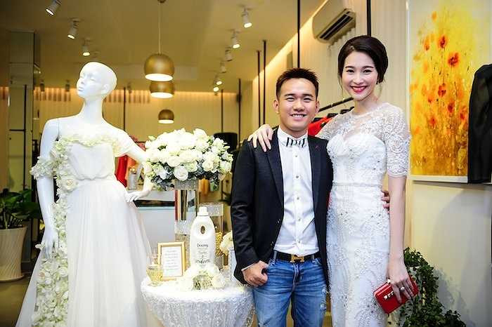 Hoa hậu Đặng Thu Thảo được biết đến như một 'nàng thơ' của NTK Lê Thanh Hòa. 