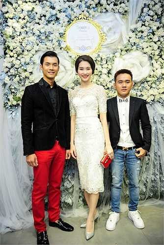 Việc sánh đôi cùng Nhan Phúc Vinh tại sự kiện đã khiến không ít người tò mò về mới quan hệ của họ, khi cả hai vừa hoàn thành xong bộ phim ngắn 'Hương thời gian'. 