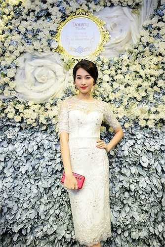 Trong sự kiện lần này, Lê Thanh Hòa cũng tiết lộ rằng nguồn cảm hứng bắt nguồn từ thế giới của những loài ho đã mang lại chất xúc tác vô cùng mãnh liệt cho những sản phẩm thời trang quyến rũ và thanh lịch dành cho phái đẹp của NTK. 