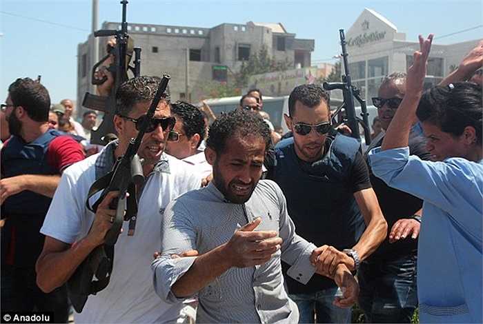 Cảnh sát địa phương bắt giữ nghi phạm